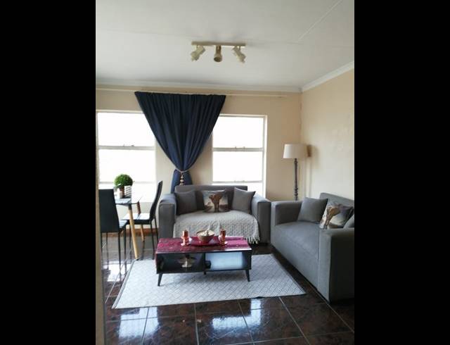 6 BEDROOM TOWNHOUSE FOR SALE IN SELCOURT